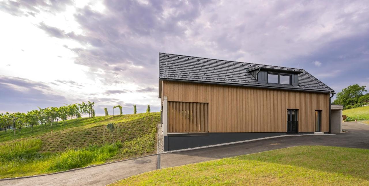 Weinzeit Chalets กัมลิทซ์ ภายนอก รูปภาพ