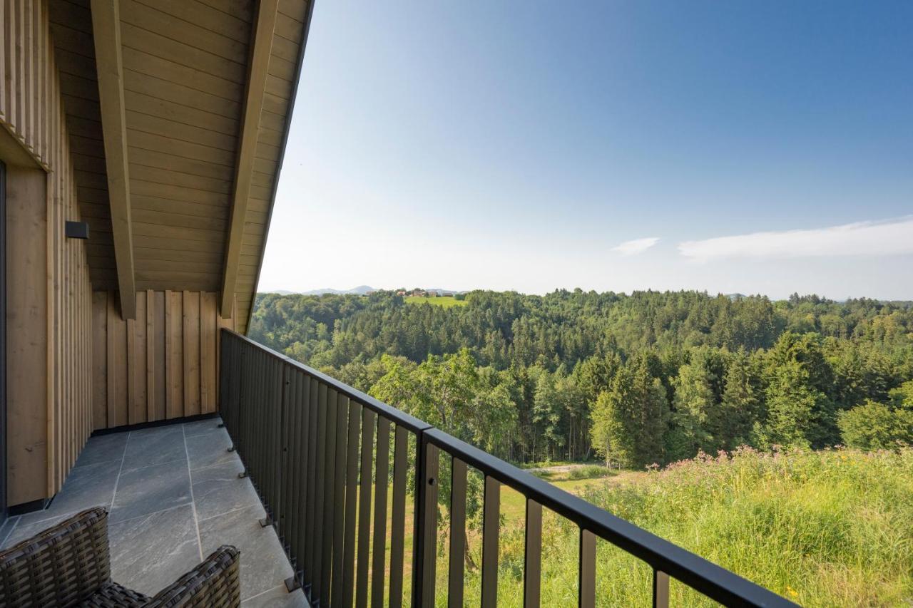 Weinzeit Chalets กัมลิทซ์ ภายนอก รูปภาพ
