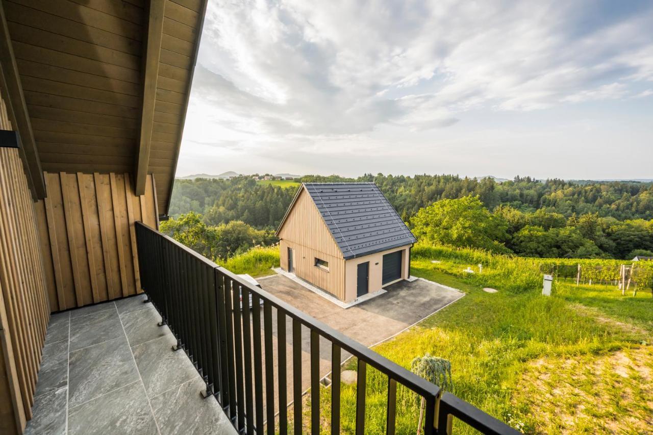 Weinzeit Chalets กัมลิทซ์ ภายนอก รูปภาพ