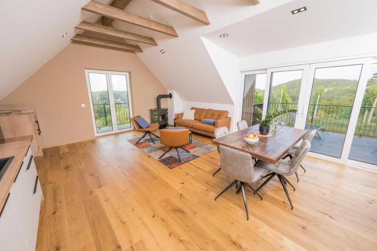 Weinzeit Chalets กัมลิทซ์ ภายนอก รูปภาพ