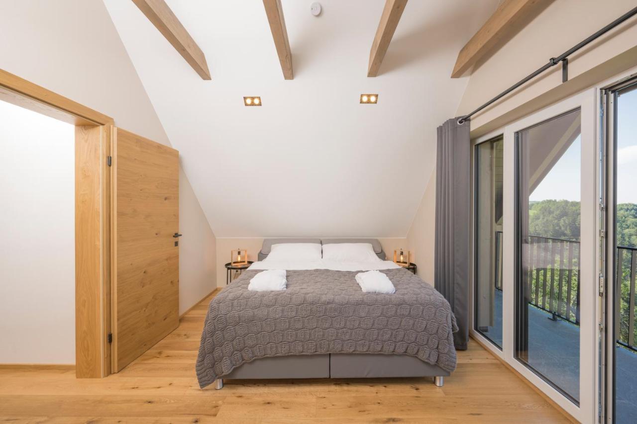 Weinzeit Chalets กัมลิทซ์ ภายนอก รูปภาพ